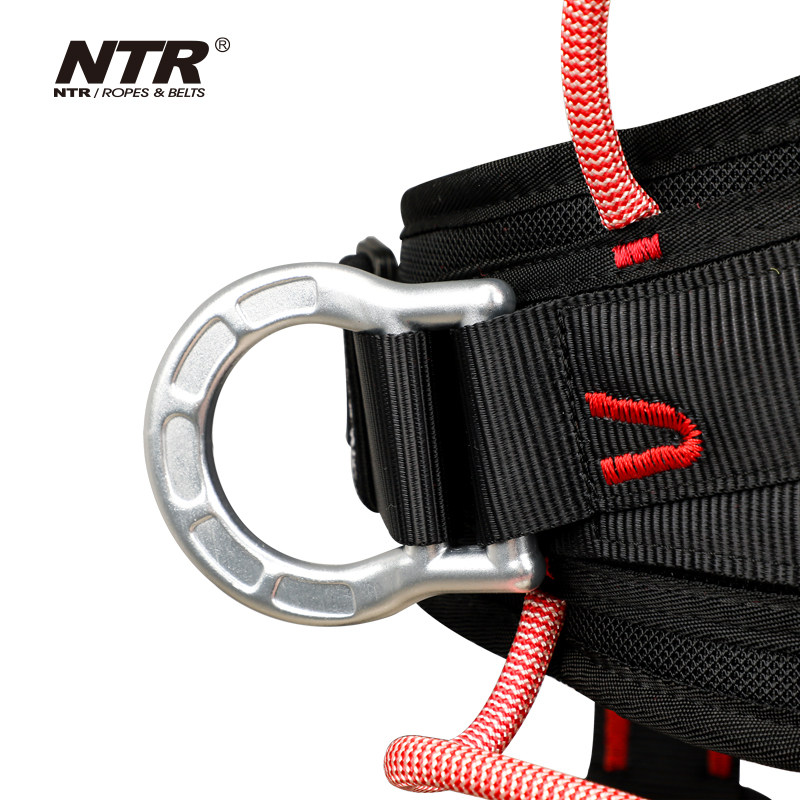 解放 我们这些低头的解放人海报