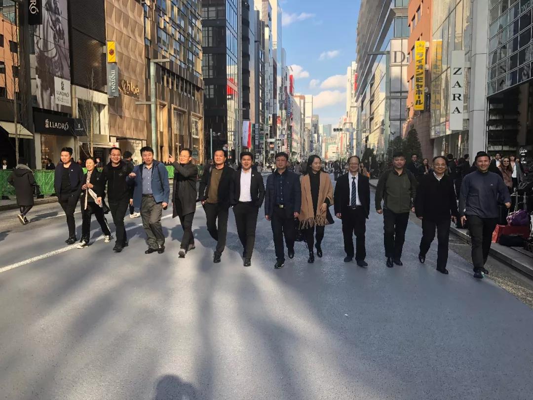 51吃瓜顶臀海报