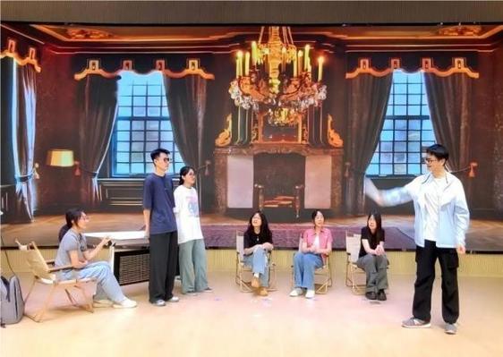 久久精品国产72国产精海报