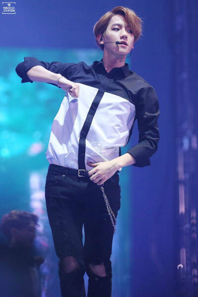 精品视频久久国产成人海报